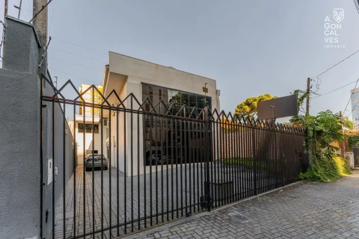 Casa Comercial, 10 Vagas, Centro Cívico, Curitiba.