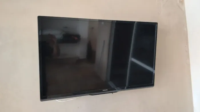 Tv Philips 39 polegadas com defeito (para retirada de peças)