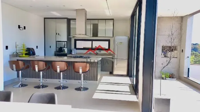 Casa a venda em Jundiaí no Condomínio Brisas do Lago.