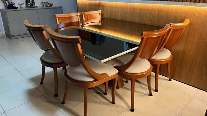 Mesa de Jantar com cadeiras