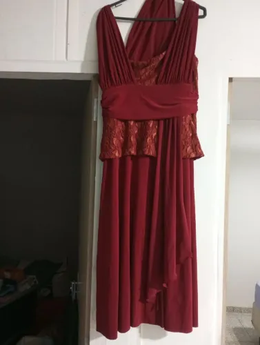 Vestido bordô