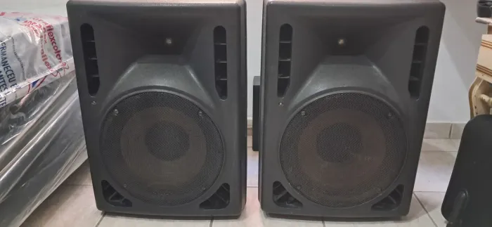 Vendo par de caixas Donner Clarity 200a