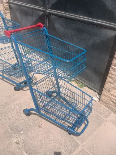 Carrinhos de supermercado ( Reformamos trocamos e vendemos)..