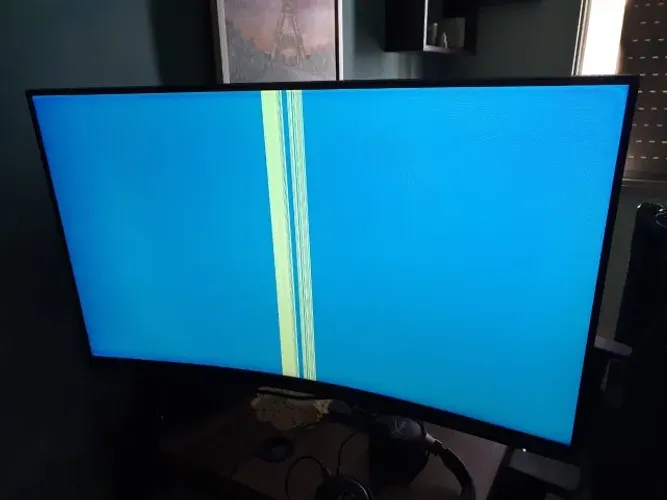 Monitor Curvo TUF Gaming 31,5 pol. ASUS com defeito - modelo VG32V, versão VG32VQ1B