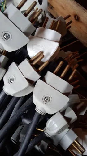 Tomada plug macho 10A marca pial Legrand(leia o anúncio )