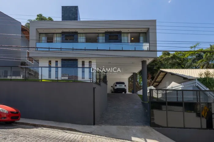 Casa Contemporânea de Alto Padrão  Bairro Salto (Divisa com Escola Agrícola), Blumenau!