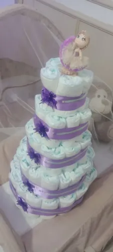 Bolo de fraldas decorativo para chá de bebê