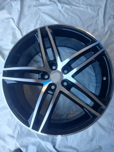 Roda 18Mak italy avulsa  pintada e diamantada furação 5x100 VW Fox Golf Polo