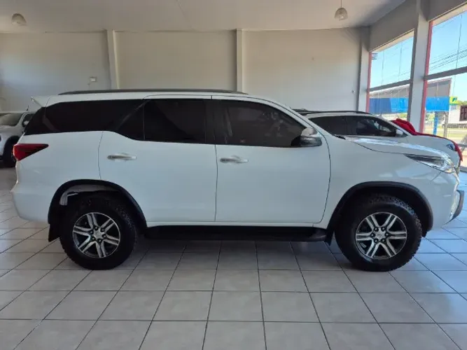 Toyota Hilux SW4 SR 4X2 2.7/ 2.7 Flex 16V Aut. 2019