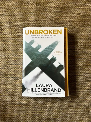Livro Unbroken (Laura Hillenbrand) - em inglês