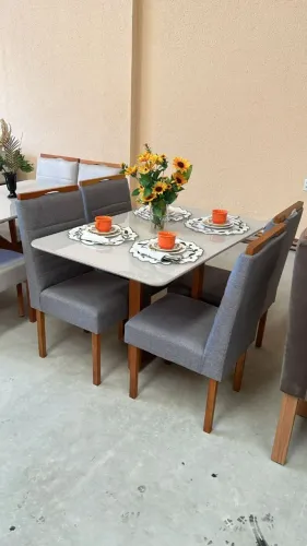 Conjunto Sala De Jantar Com Tampo Em MDF e Vidro Laqueado E Cadeiras Em Madeira Maciça 