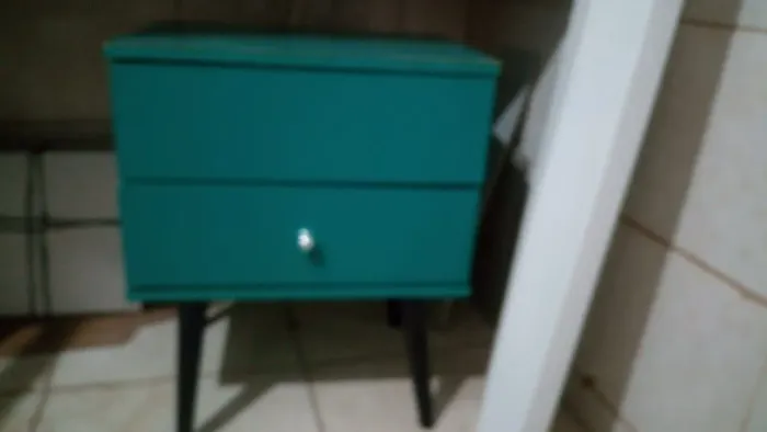 Mesa de cabeceira verde