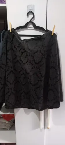 Saia média preta tam gg...há mais modelos e tamanhos zap 11- *