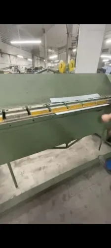 Viradeira Dobradeira de Chapa Manual. 2 metros Funcionando perfeitamente.