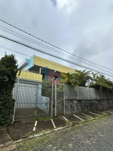 CASA NO GÓES CALMON COM ÁREA TOTAL DE 1.800 METROS QUADRADOS