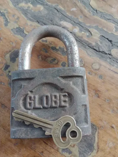 Cadeado Antigo Globe com Chave