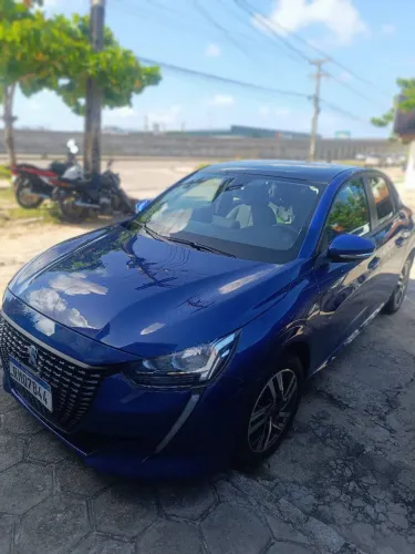 Peugeot 208 2021 com teto solar