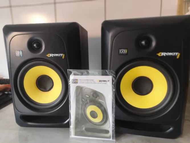 Par de monitores Rokit 8 , geração 3 , seminovos 