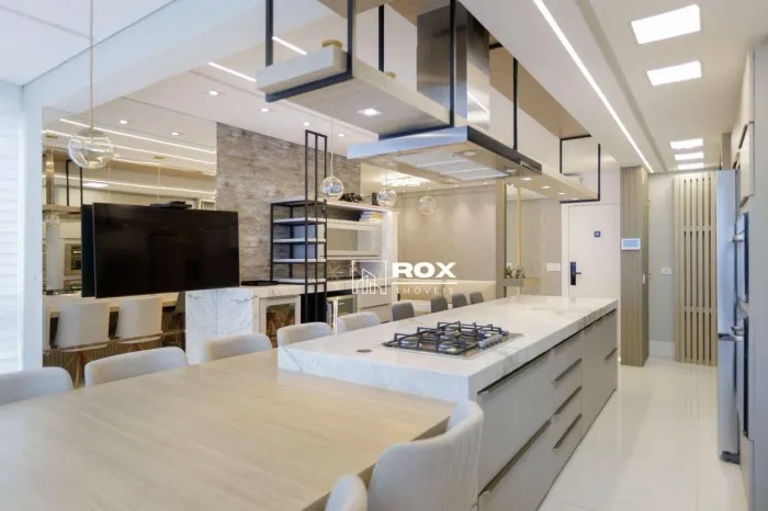Apartamento de Alto Padrão Mobiliado com 2 quartos à venda, 76 m² - São Francisco, Curitib