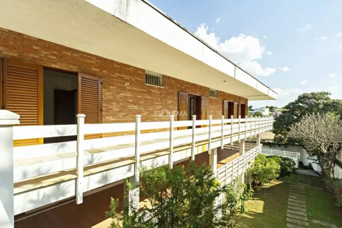 Casa com piscina no Jardim Guedala