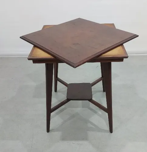 Mesa de Apoio/Auxiliar Pé Palito Década de 50. em madeira nobre Imbuia maciça.