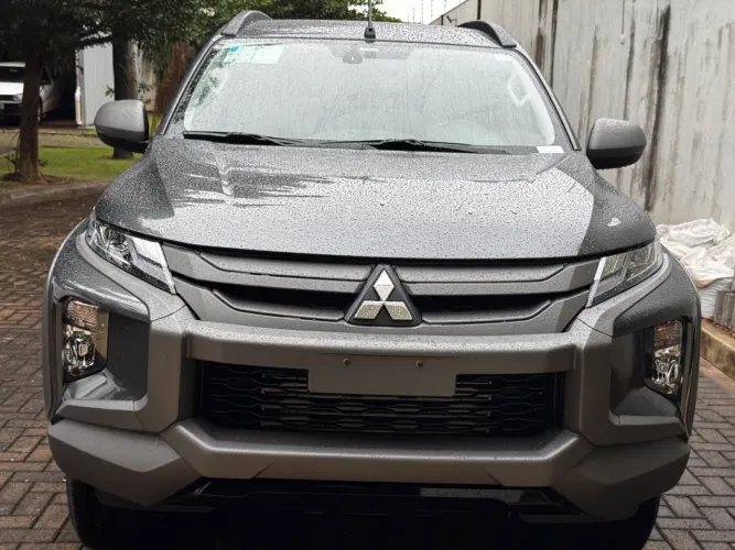Mitsubishi L200 Tri. S. Outd. Plus 2.4 4X4 Die. AUT 2025