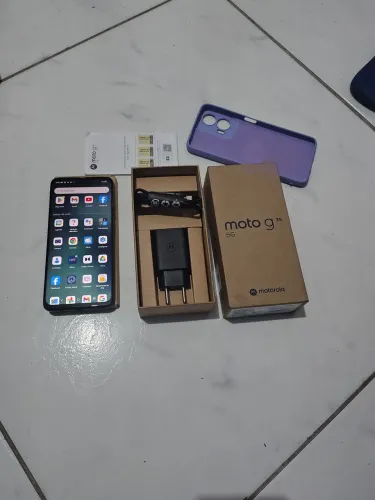 Celular ele tem 2 meses de uso está novinho