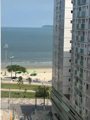 Locação na quadra da praia, na Ponta da Praia, em localização privilegiada, com todo o com