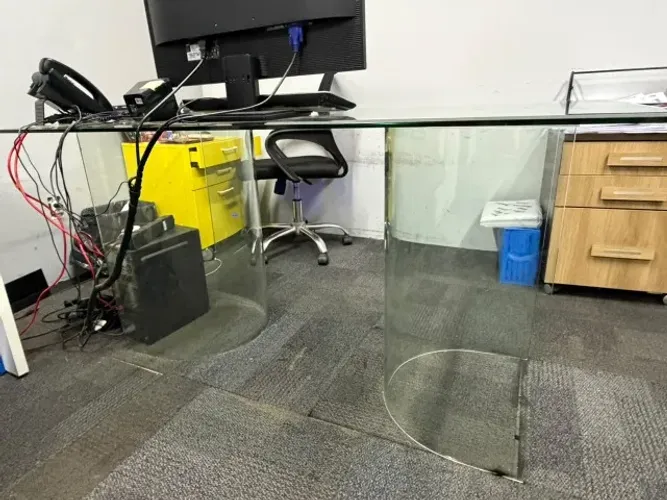 Mesa de escritório de Vidro