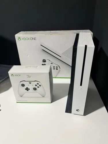 Xbox One S na caixa SEM CONTROLE
