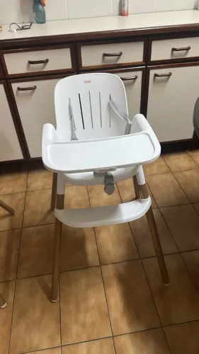 Cadeira de alimentação infantil