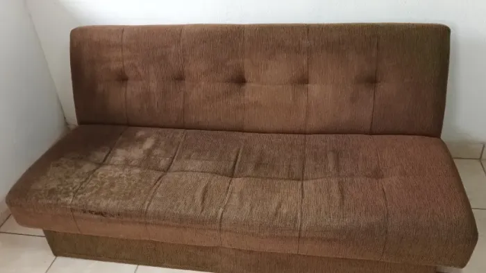 Sofá-Cama de 3 Lugares. Cor Marrom.