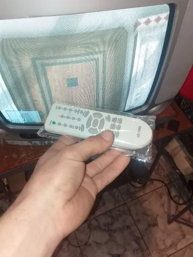 Tv antiga 14 polegadas.