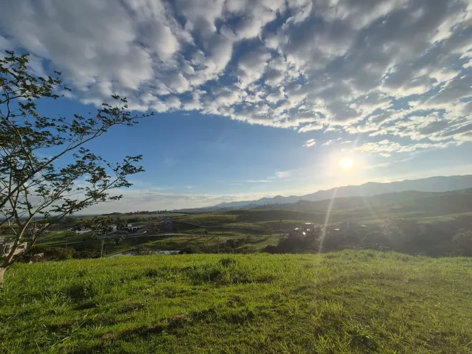 Condomínio Village da Serra Tremembé - 1000m² com Vista Definitiva da Mantiqueira.