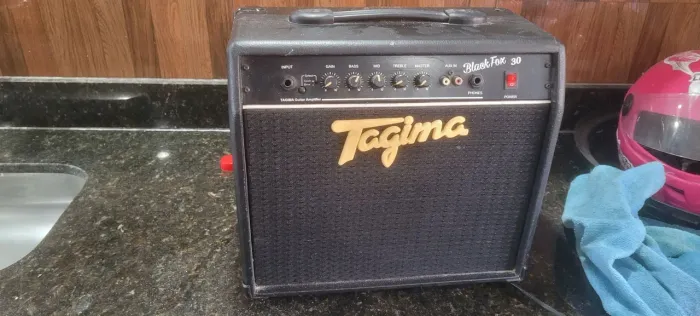 Amplificador de guitarra tagima black fox 30