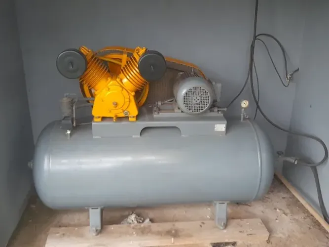 Compressor de Ar Schulz 40 Pés 350 Litros - Excelente Estado
