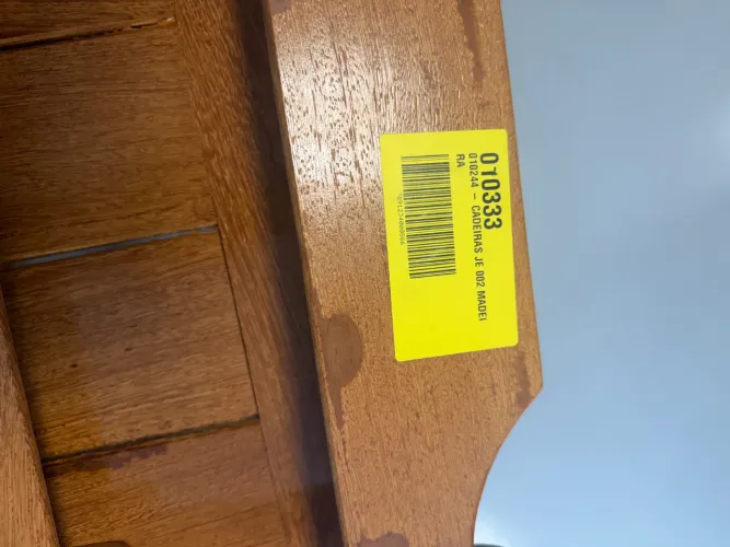 Vende se mesa e cadeira de madeira