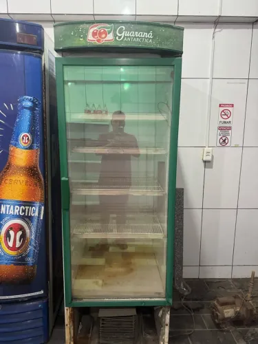 Geladeira expositora