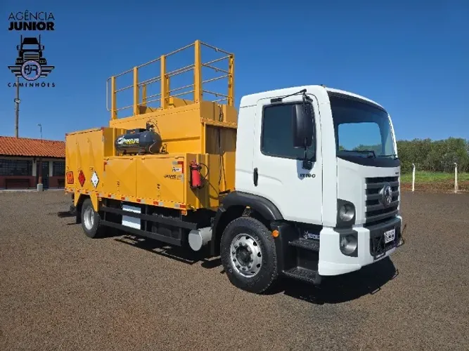 VW 17190 ano 2023 comboio Impacto 6.000L diesel + 250L Arla / inteiro revisado