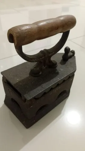 Ferro de passar reliquia