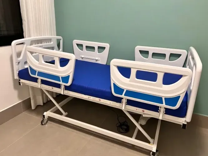 Cama hospitalar 3 movimentos com apenas 4 meses de uso 