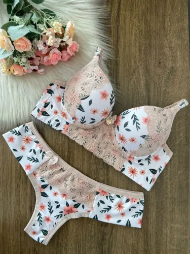 Conjunto estampado floral renda