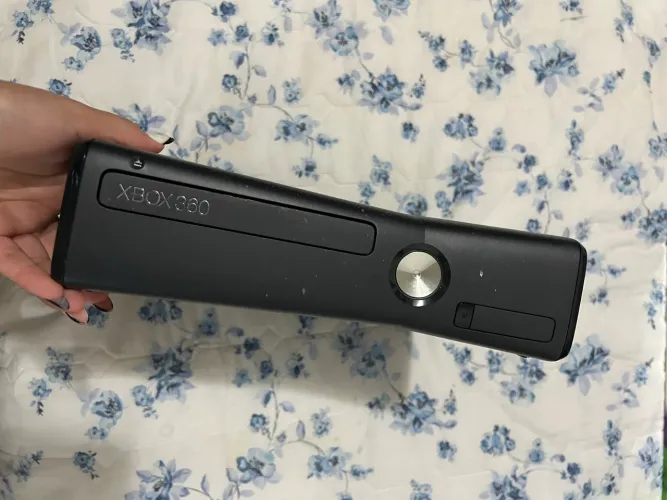 Xbox 360 todo original com 6 jogos e manete Bluetooth