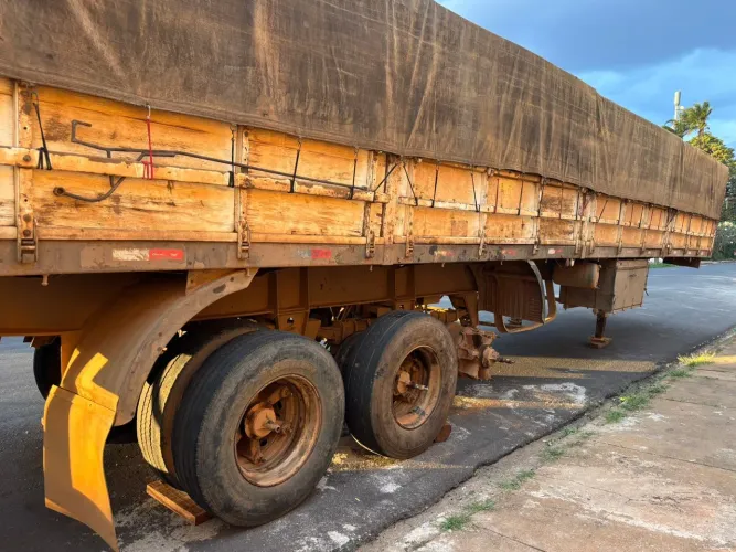 Carreta graneleiro Krone