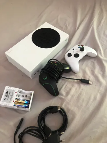 ? Xbox Series S + 2 Controles + Conta FC 26