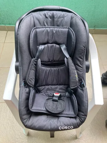 Carrinho de bebe e bebe conforto