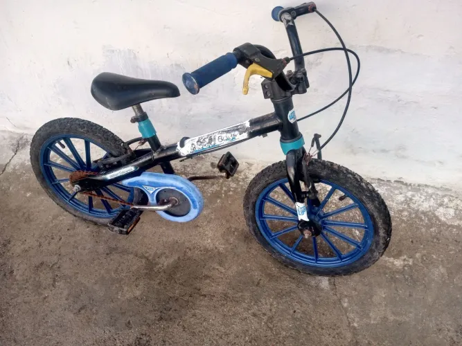 Bicicleta infantil toda boa