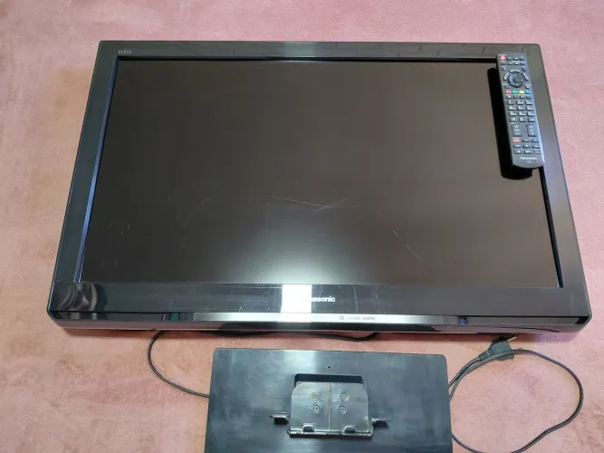 Tv panasonic lcd 32 polegadas. Funcionando em excelente condições.