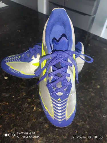 Vendo chuteira F50 Club Messi número 35 De campo