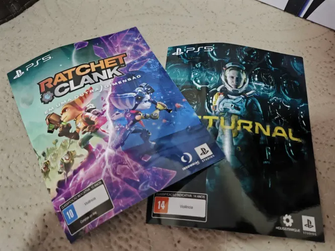 Vendo dois jogos Ps5 Ratchet Clank e Returnal cartões códigos